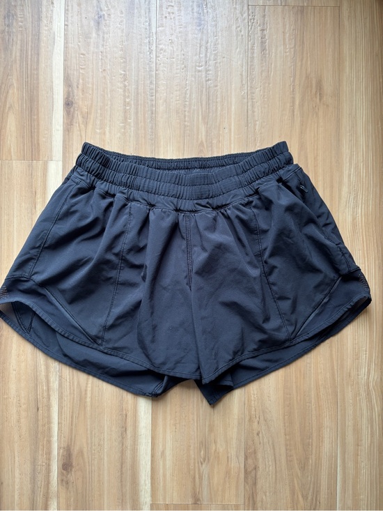 lululemon athletica Pants - Lululemon Hotty Hot Short II *Long 4" Black Size 6
